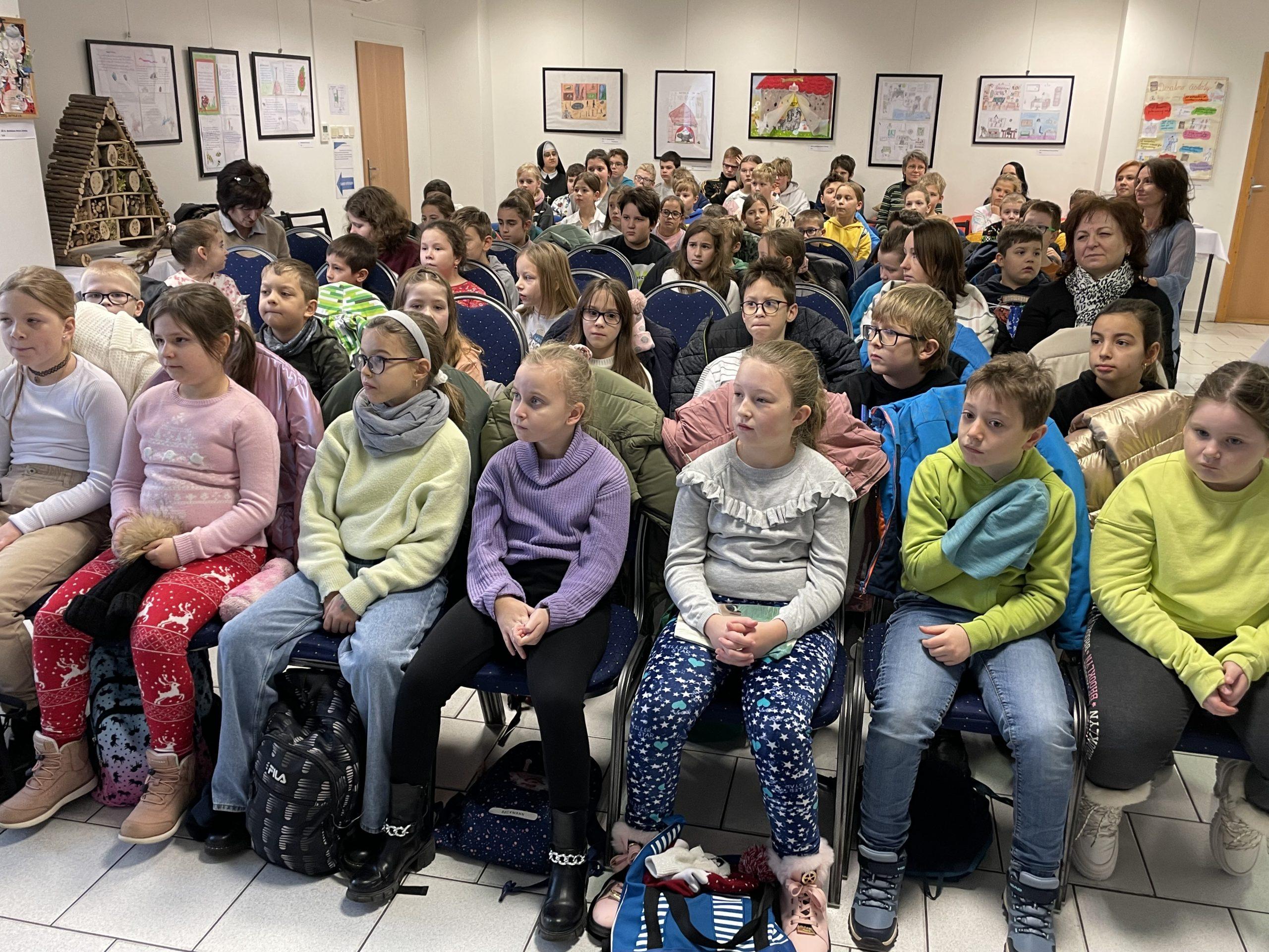 Víťazi druhého ročníka regionálnej literárnej súťaže S knihou do neznáma sú už známi - titulný obrázok