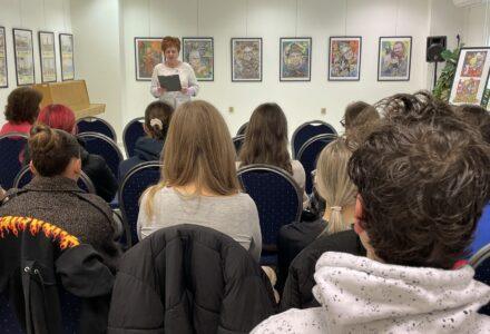 V knižnici otvorili výstavu ilustrátora Mira Regitka s názvom Obrázky v knižnici - titulný obrázok