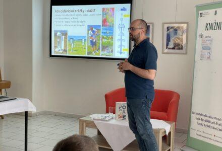 Klimatológ a meteorológ Jozef Pecho priblížil v knižnici žiakom fenomény počasia, zmeny klímy a nebezpečné poveternostné javy - titulný obrázok