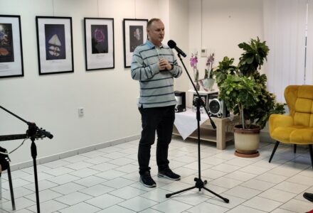 Scény, scenérie, inscenované príbehy vo fotografiách - titulné foto