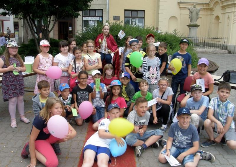 Veľkí a malí kamaráti si čítajú - titulný obrázok